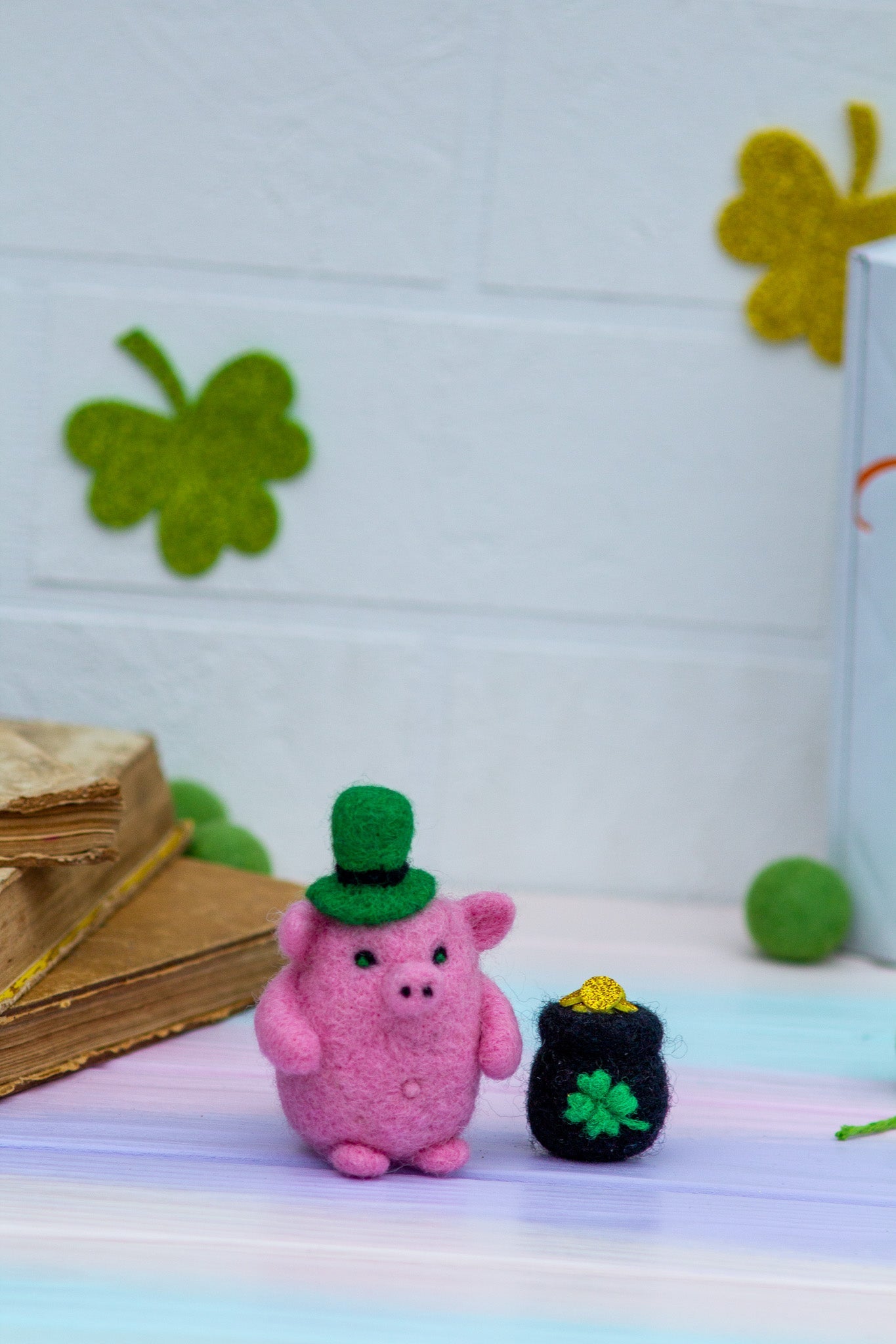 St Patrick's Felted Pig - WoollyFox